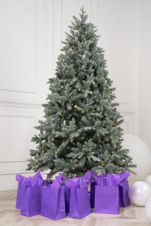 Ель МОНСЕРРАТ в снегу с вплетенной гирляндой 150 см